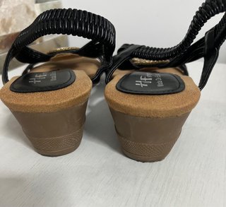 Sandalias HF Shoes Brillantes Negro y Dorado