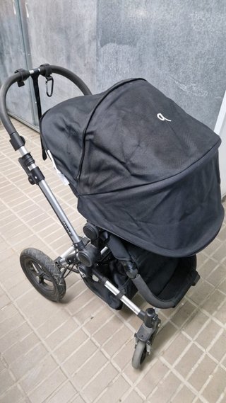 Carrito de bebé negro tipo Bugaboo