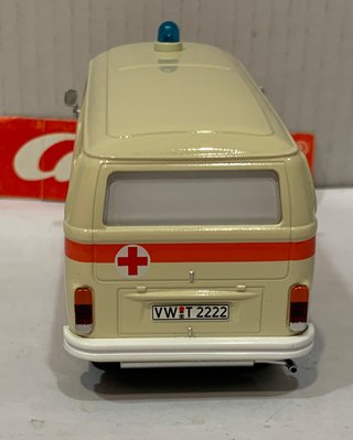 Scalextric Carrera VW T2b Ambulancia