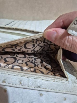 Monedero Guess Piel Efecto Avestruz
