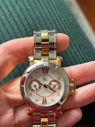 Reloj Guess Collection Mujer Oro y Plata
