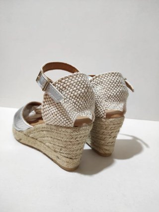 Cuñas plateadas con pulsera