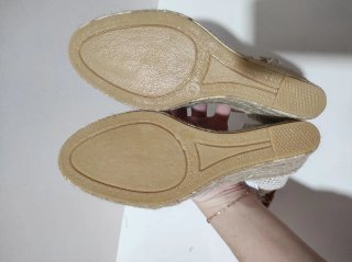 Cuñas plateadas con pulsera
