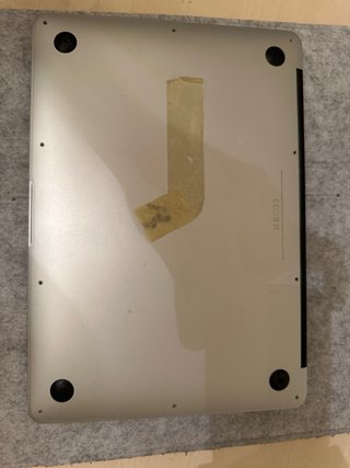 MacBook Air 13 A1466 (No enciende, sin SSD)