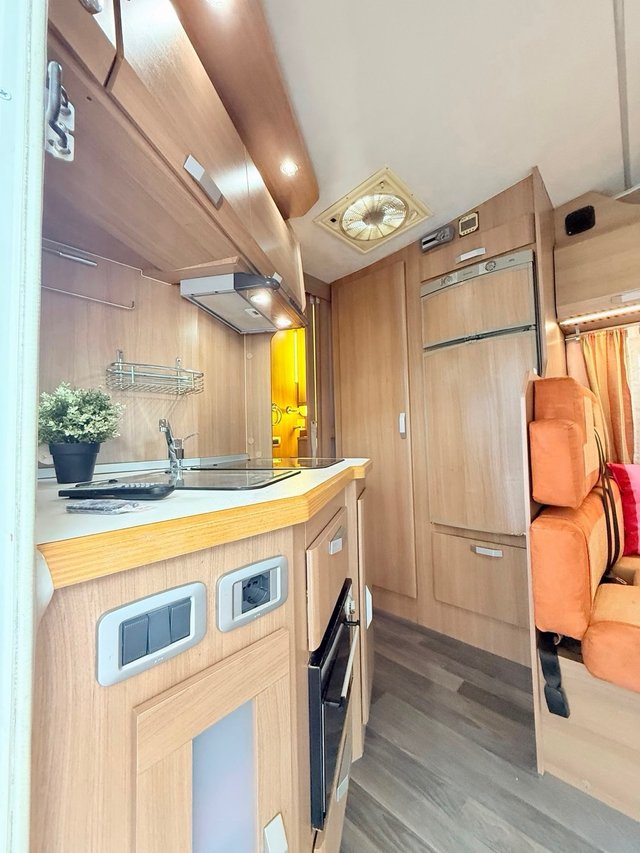 Autocaravana Capuchina Garaje XXL