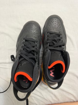 Zapatillas Jordan Baloncesto Negras y Amarillas