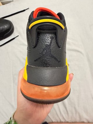 Zapatillas Jordan Baloncesto Negras y Amarillas