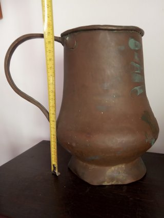 Jarra antigua de bronce