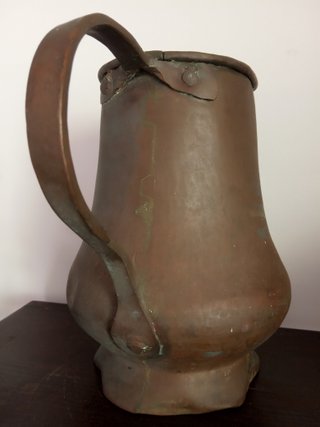 Jarra antigua de bronce