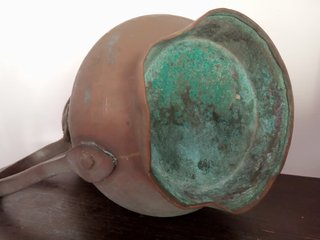 Jarra antigua de bronce