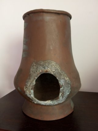 Jarra antigua de bronce