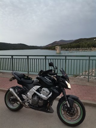 Kawasaki Z750 Negra y Verde