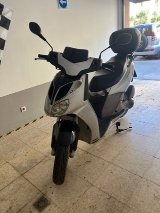 Scooter Aprilia SportCity 300