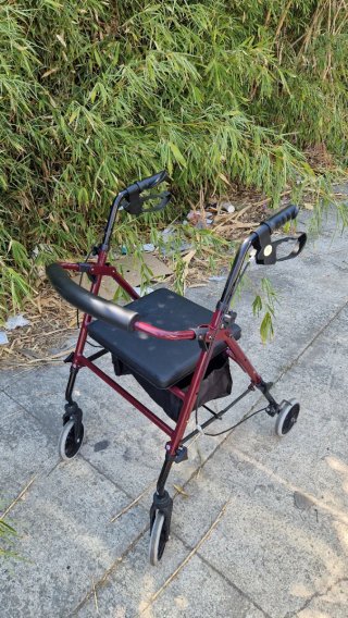 Andador Ayudas Dinámicas con asiento