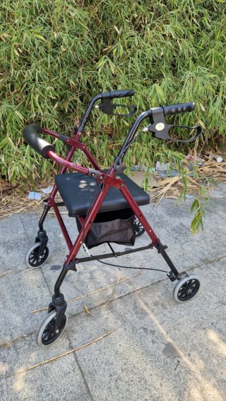 Andador Ayudas Dinámicas con asiento