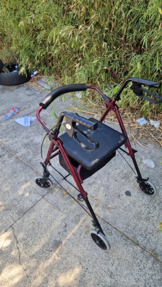 Andador Ayudas Dinámicas con asiento