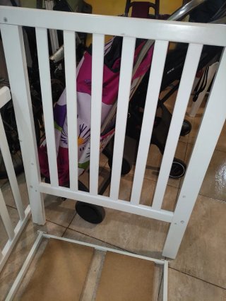 Cuna de bebé desmontada