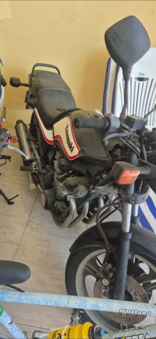 Kawasaki Naked Negra y Roja