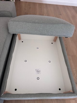 Sofá 2 plazas + reposapiés gris