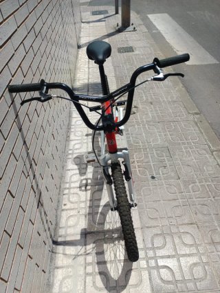 Bicicleta BMX Monty Roja