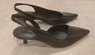Zapatos de salón Stradivarius verde caqui talla 39