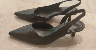 Zapatos de salón Stradivarius verde caqui talla 39