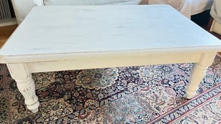Mesa de centro de madera blanca