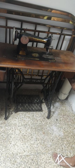 Máquina de coser SINGER antigua