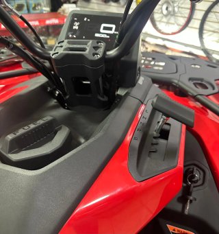 CFMOTO CFORCE C5 Quad Rojo y Negro