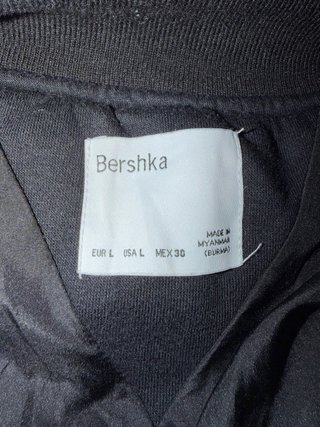 Chaqueta bomber negra y amarilla