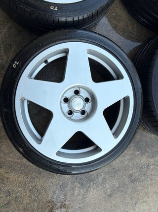 Llantas  Bola B10 18 5x100 8 de ancho , 225/40/18