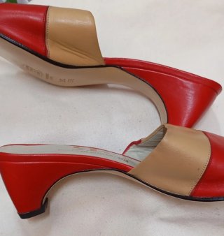 Sandalias de piel rojas y beige