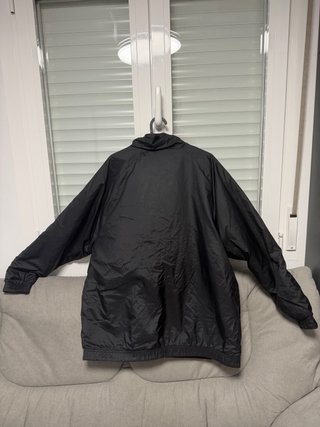 Chaqueta Nike Negra y Blanca
