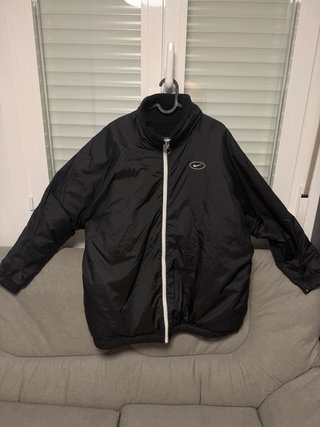 Chaqueta Nike Negra y Blanca
