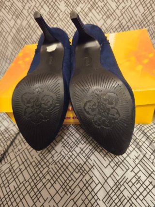 Zapatos de tacón Graceland negros y dorados