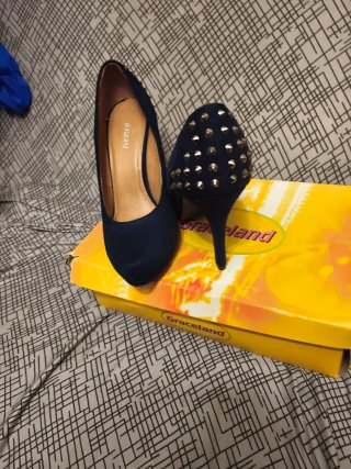Zapatos de tacón Graceland negros y dorados