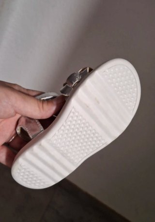 Sandalias plateadas niña talla 23