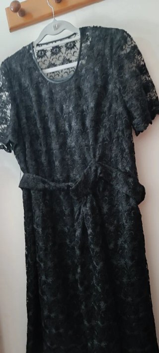 Vestido negro de encaje