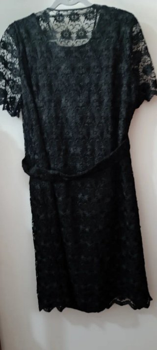 Vestido negro de encaje
