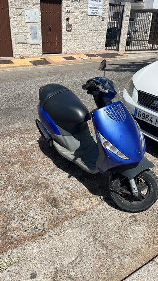 Piaggio Zip 2T Scooter