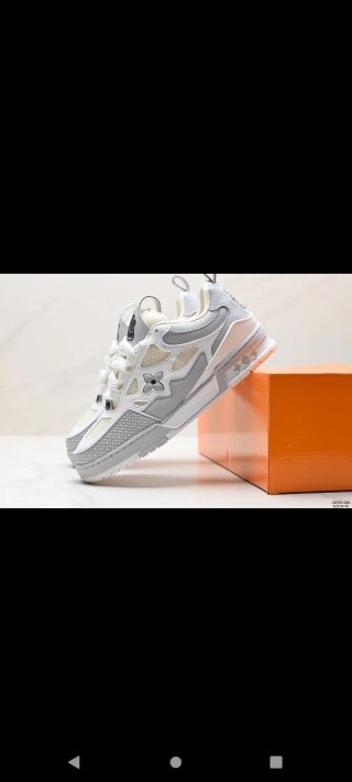 Zapatos Louis Vuitton grises y blancos