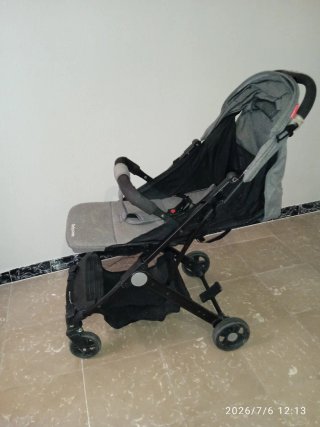 Carro de bebé gris