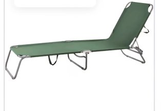 Tumbona plegable verde y negra, se venden dos a 25