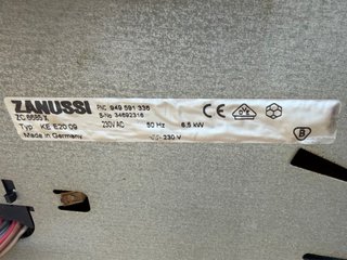 Vitrocerámica y horno  Zanussi en Malpica (C) Urge
