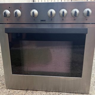 Vitrocerámica y horno  Zanussi en Malpica (C) Urge