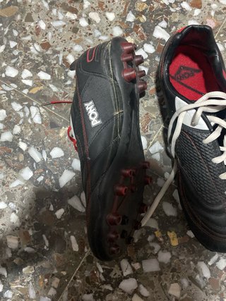 Zapatillas Fútbol 11 Pony Negras Rojas