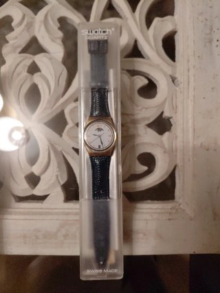 Reloj Swatch Quartz Luna