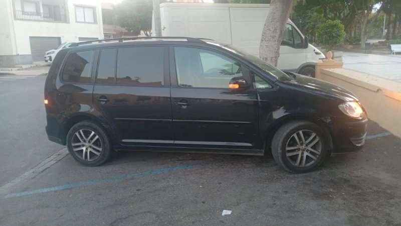 Volkswagen Touran 2009 - foto 1