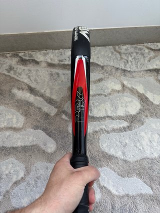 Pala de pádel Adidas negra y roja