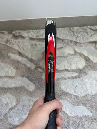 Pala de pádel Adidas negra y roja